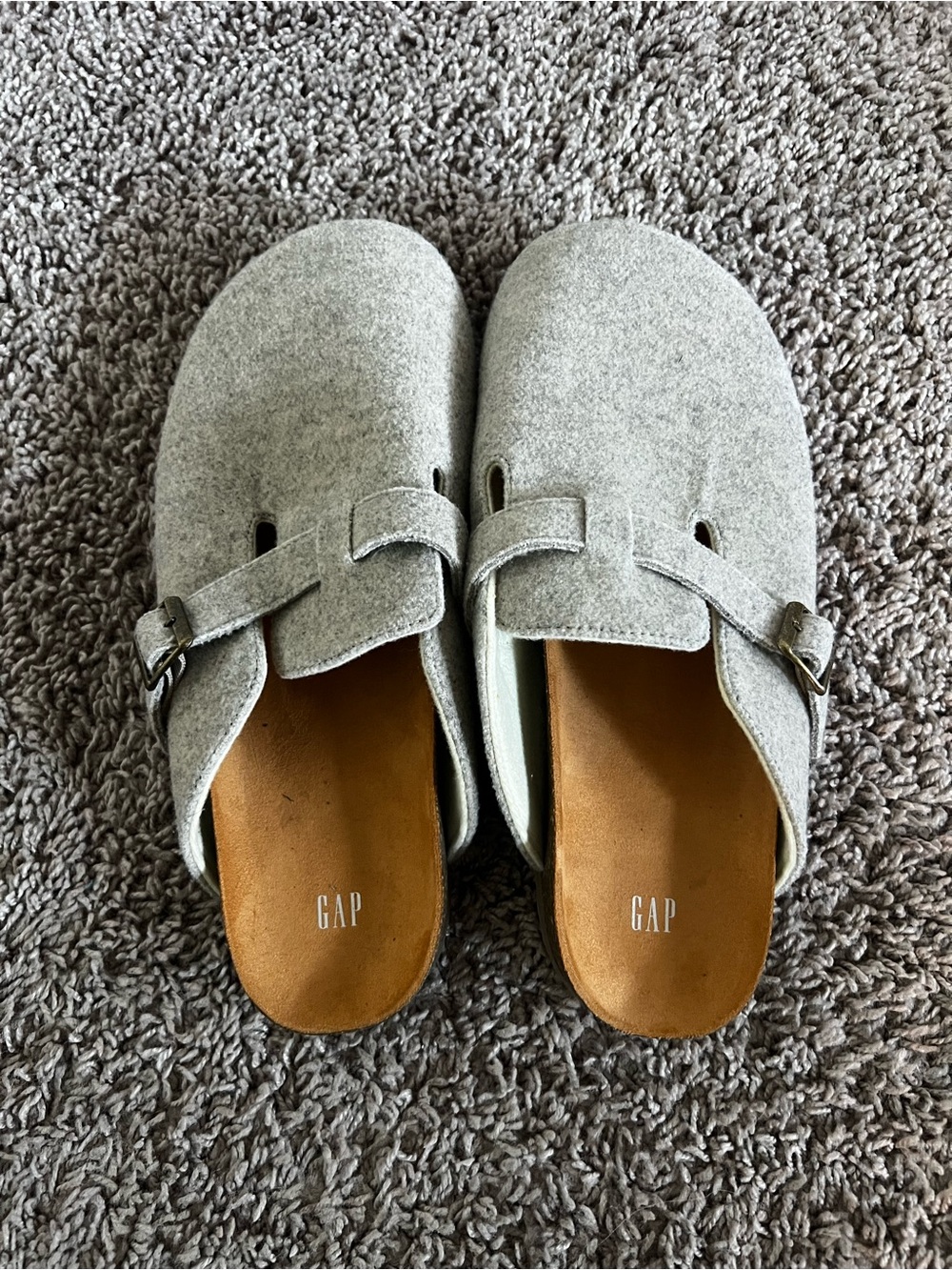 GAP Women's Light Gray Felt Slip-On Clogs with Buckle